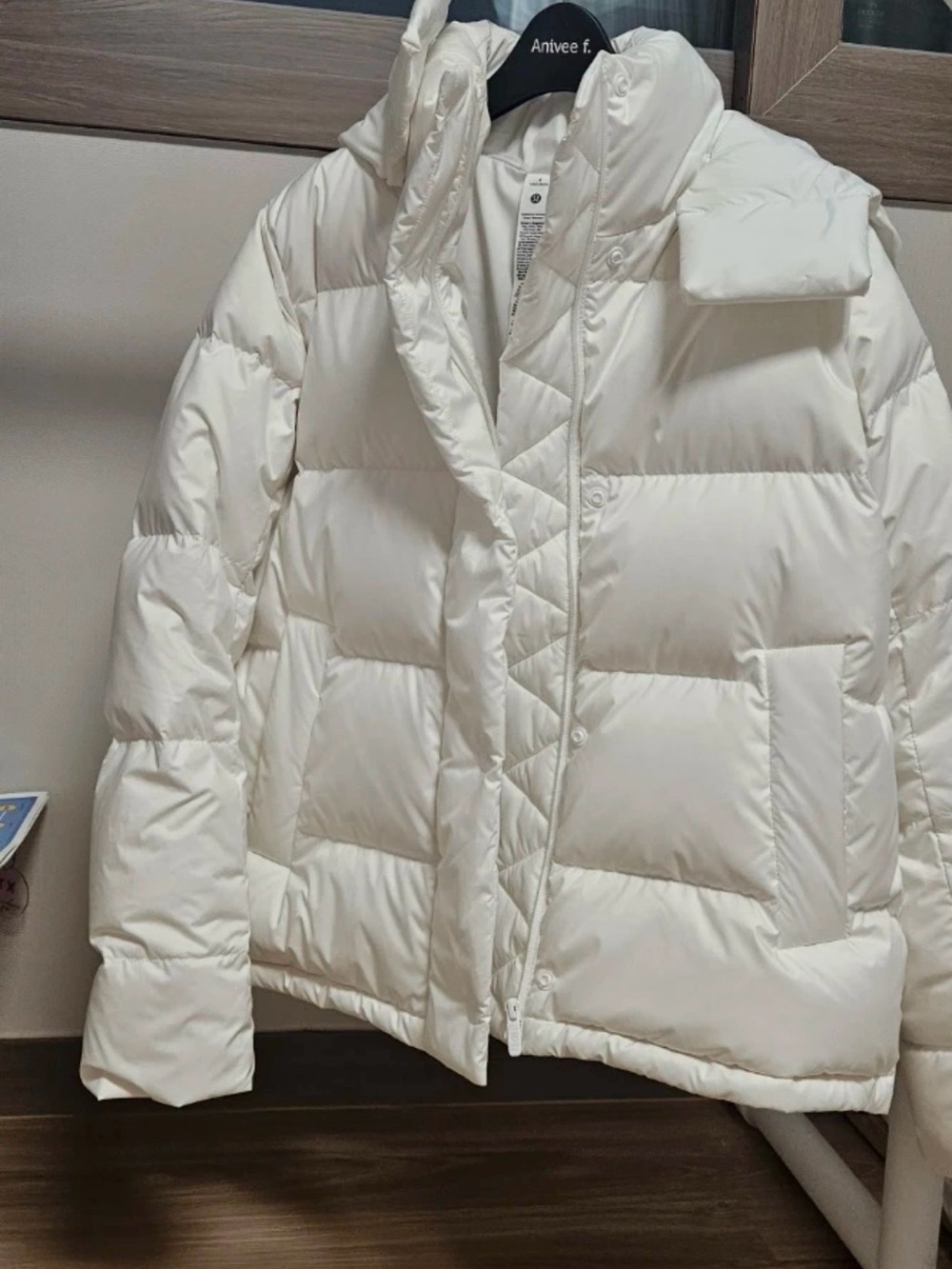 Lululemon Wunderpuff Women's White Puffer Jacket - Insulated Winter puffer